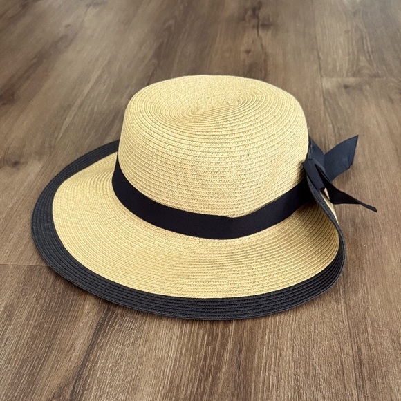Woman's Nine West Tan and Black Women's Floppy Hat. - Picture 7 of 7